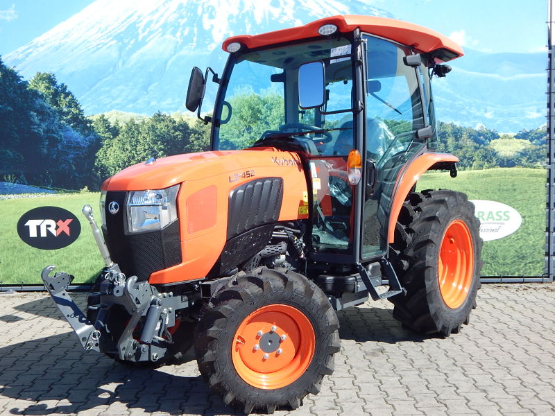 Kubota, model L2-452 DHC